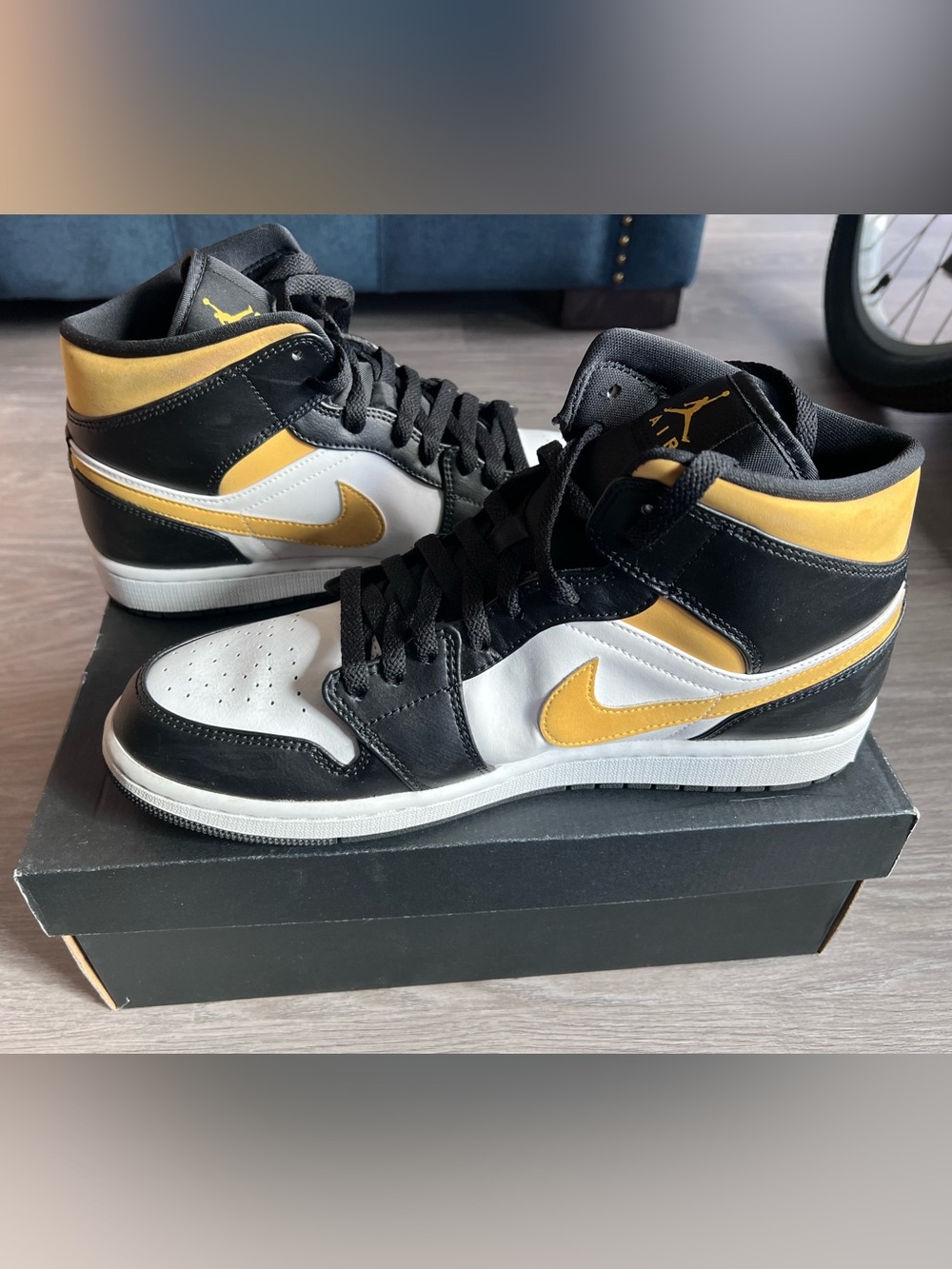 Jordan 1’s Mid — Black, Yellow and White - Picture 6 of 13